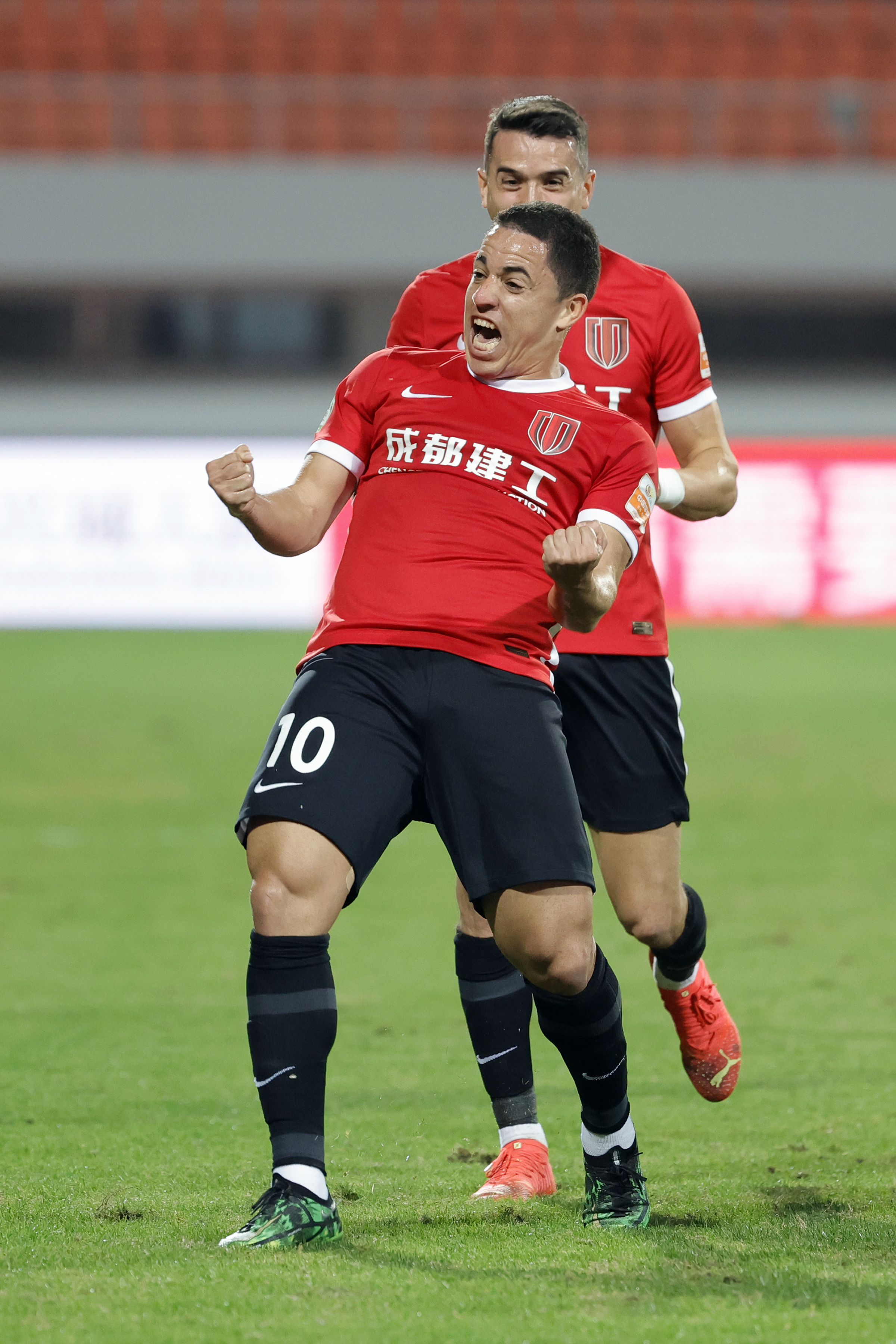 社区盾赛程吃紧，成都蓉城今晨豪取连胜，信心回归，球探报告显示潜力